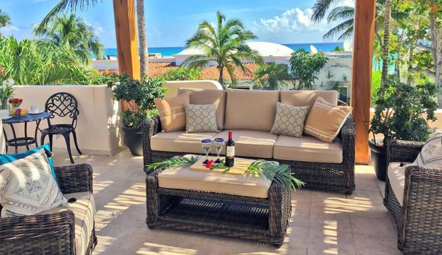 Oceanview villa, steps from the beach. Private pool/BBQ