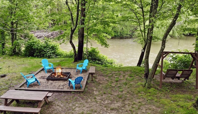 Ocoee Riverfront Cabin near Blueridge GA in Copperhill