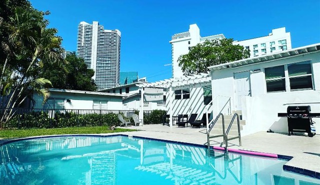 Oia House Brickell Beach 10 minutes Pool Location