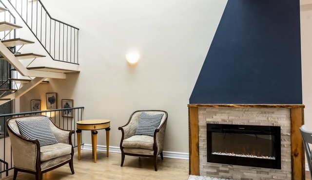 Open floorplan with country accents and a modern