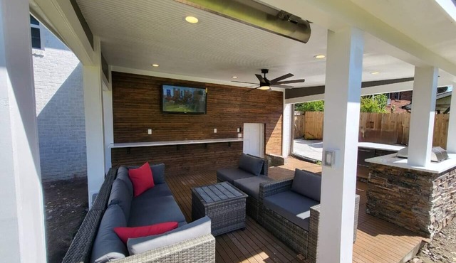 Outdoor Kitchen+Free Arcade+5 Miles to Downtown
