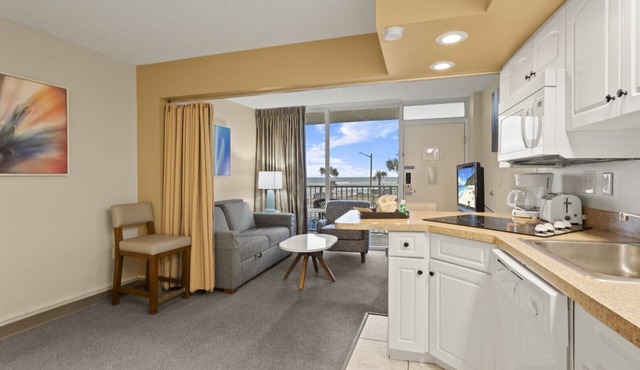 Outrigger Beach Club Resort by Coolvacay in Ormond Beach