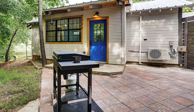 Paluxy Riverfront Couple’s Studio on Over 2 Acres!