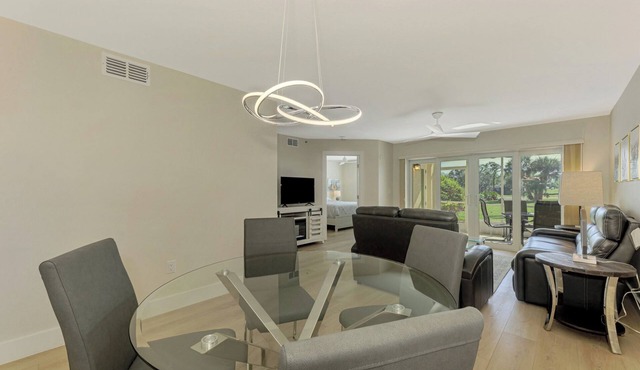 Paradise on the Green | Updated ground-floor condo, golf course view