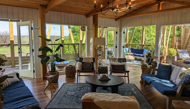 Park Views-Costa Rican BREEZY-EPIC POOL-EVERYTHING Outdoor ADVENTURE & WALKABLE
