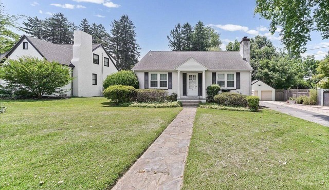 Perfect 3-bedroom house with AC in quaint West Chester