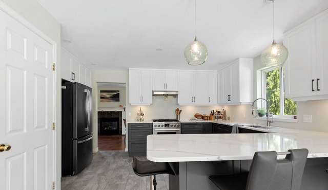 Pet Friendly Family Home in Shawnigan Lake