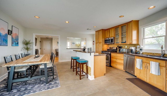 Pet-Friendly Texas Retreat w/Deck & Gas Grill!