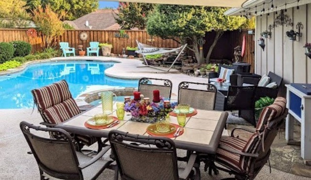 Premier Secluded Oasis w/Diving Pool, Hot Tub, Koi Pond & Outdoor Shower