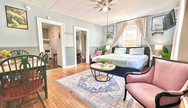 Premium Retreat with King bed near LaHave River