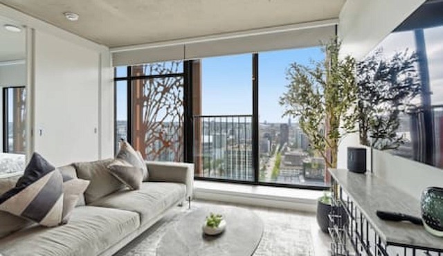 Prime Downtown Location 39th Floor Stunning Views!