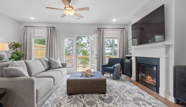 PRIME Masters Tournament Rental, close to dining and shopping, lake front