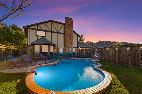 Prime Plano 4BR Home with Pool Arcarde Ping-pong