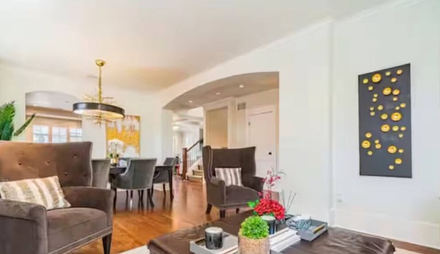Prime Vancouver Elegant 6BR+4.5BA Villa | Sleeps 14 | 2-Yr Host w/5★ Reviews