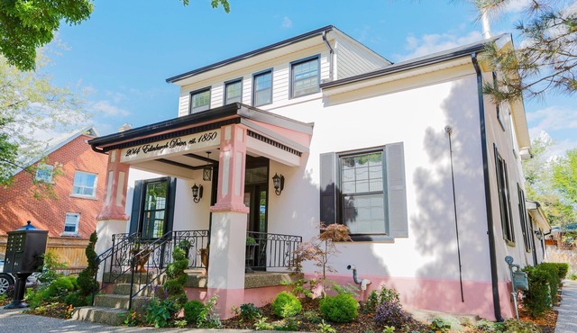 Private 1bed 1bath Apt Near Downtown 1st floor - U2