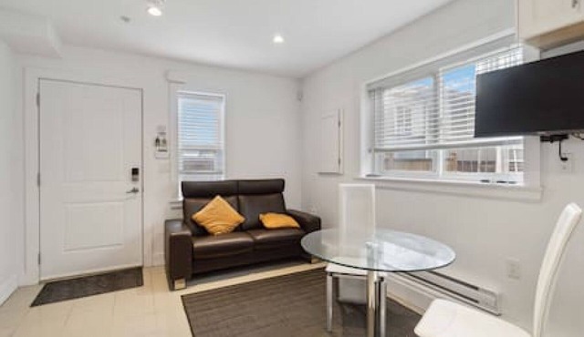 Private 1BR Laneway Home!