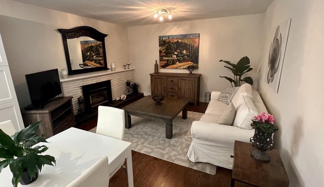 Private, comfortable, well-stocked suite close to mountains, ocean & downtown!