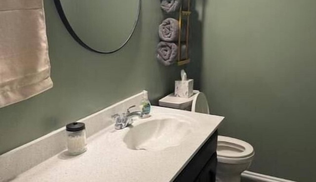 Private Cul-de-Sac Home near Downtown Lee's Summit
