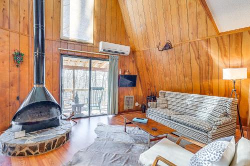 Private Deck & Fire Pit: Secluded Cabin in Murphy