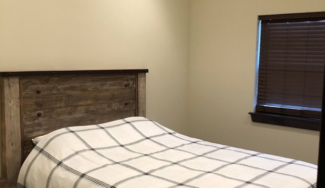 Private lodge in Harper, Tx w/Outdoor fireplace & covered patio Family friendly