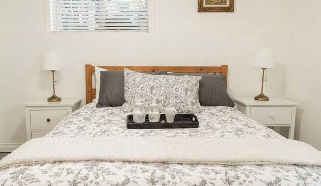 Private Lower Level Suite | 5 min walk to SkyTrain station | 20 min to downtown