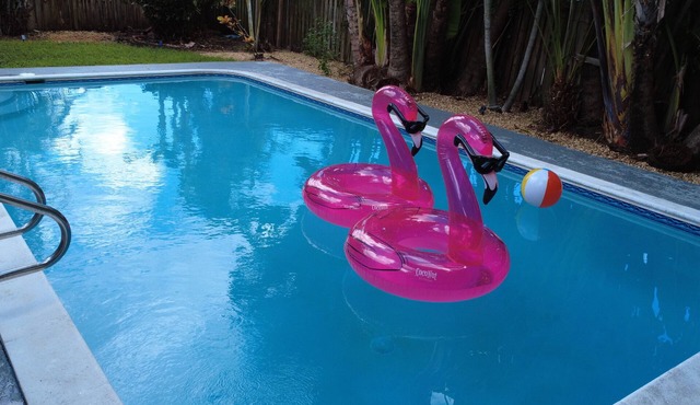 Private Oasis w/Pool, 7 min to Beach, Pool Table