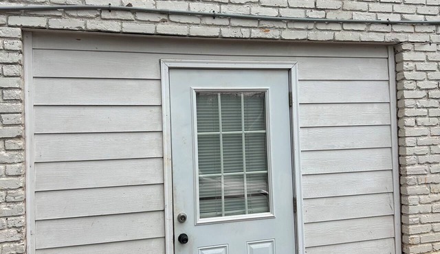 Private office space plus studio vibe bedroom/living room. Full kitchen W&Dryer