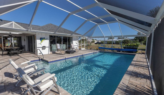Private Pool, Boating dock, on Canal to Charlotte Harbor and Gulf, Close to beaches and activities