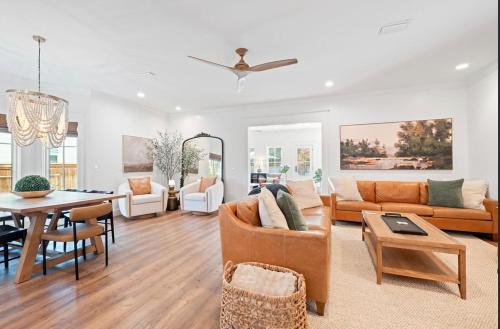 Private Pool, Coastal Cottonwood Retreat, Sleeps 13, Beach Access