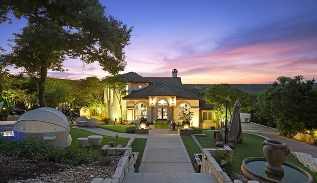 Private Serene Elegance w/Pool and Stunning View