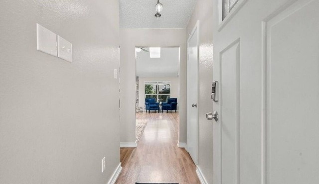 Quaint 3-bedroom house with AC in charming Spring