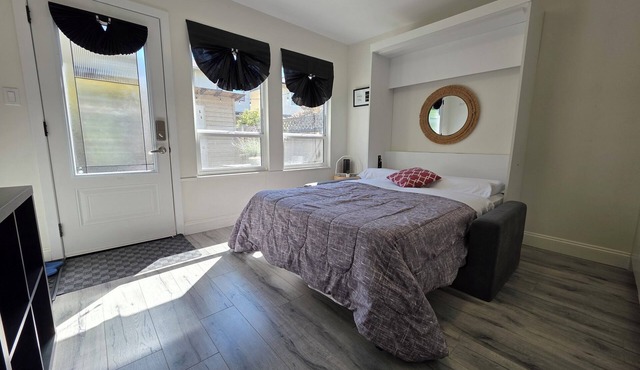 Quaint One Bedroom near YVR airport
