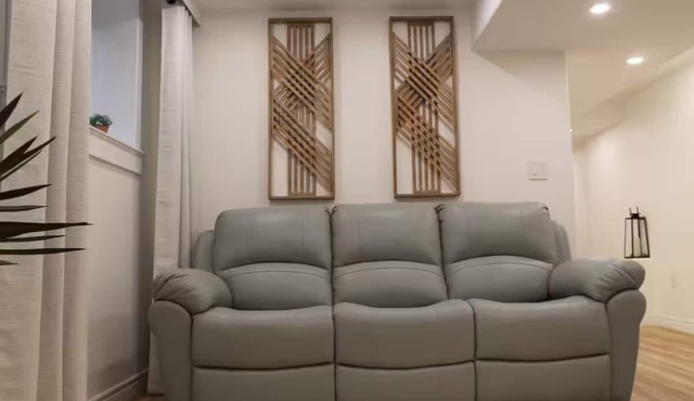 Queen Bed Suite- Private Entrance
