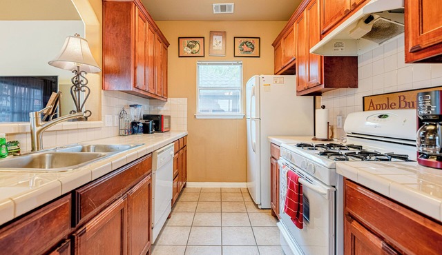 Quiet 2 Story | Walkable to East Side Eateries