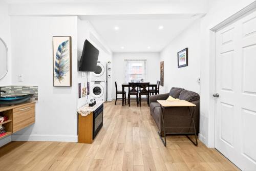 Quiet&Comfy 3BDRS Apt near DT, Concordia, Parking