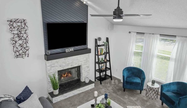 Quiet Spacious Home w/Pool Table, Pets ok!