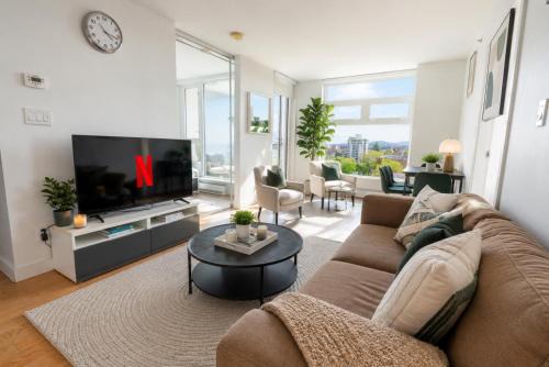 Rare 3BR Suite in Vancouver Walk to BC Place Rogers Arena and Transit