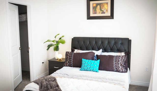 Ravine lot Luxurious 3 plus 1 bedrooms sleeps 8 to 10, townhouse in Brampton ON