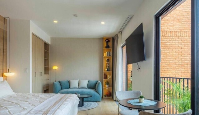 Refined Spacious Studio, Balcony, Pool & Gym