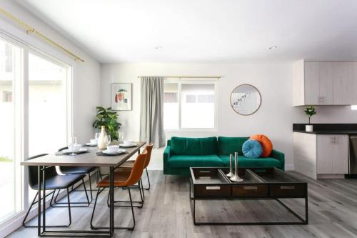 Relax in Spacious 3BR Apt Sleeps 8 and Parking