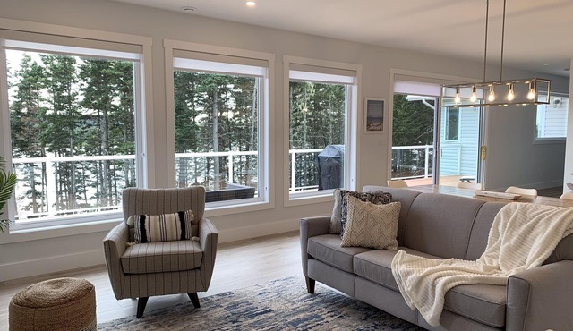 Relaxed Cottage overlooking Souris River.