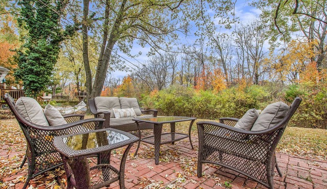 Remodeled 3BR w/queen beds on 1/2 acre backing to open space. Bonus basement living room + extra bath. Chef’s kitchen, W/D, patio + outdoor dining. Bright, private setting w/shade trees near Raymore/Belton. Fast WiFi.
