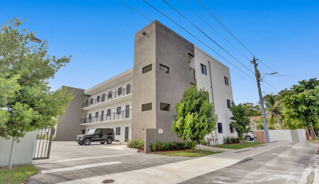 Renzzi Wynwood Apartments
