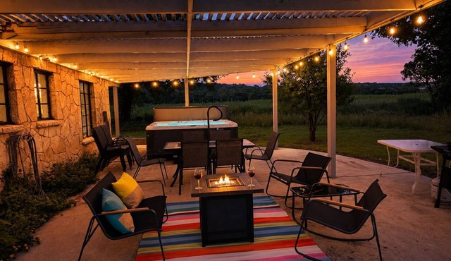 River House at Sleepy Hollow - Riverfront Retreat - Sleeps 14