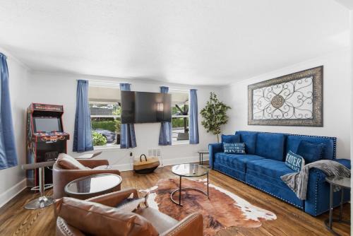Riverfront Retreat - Convenience - Kayaks