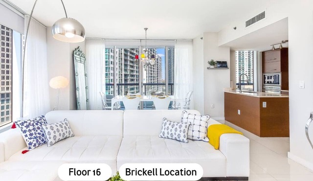 Riverwalk Access | Open-Concept Brickell Stay