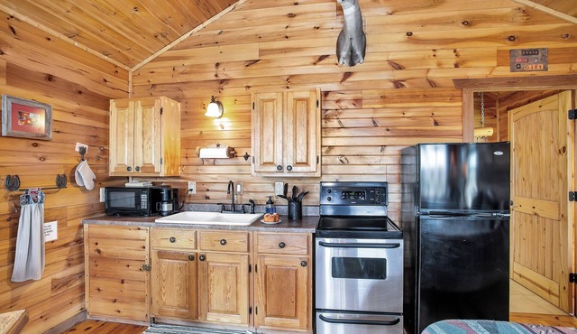 Rockview Cabin 4 | Sleeps up to 4 | Spectacular Views of Enchanted Rock!