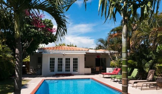 Romantic Hollywood villa 4bedroom 2/1 bath w/private pool — 2 ml from the beach