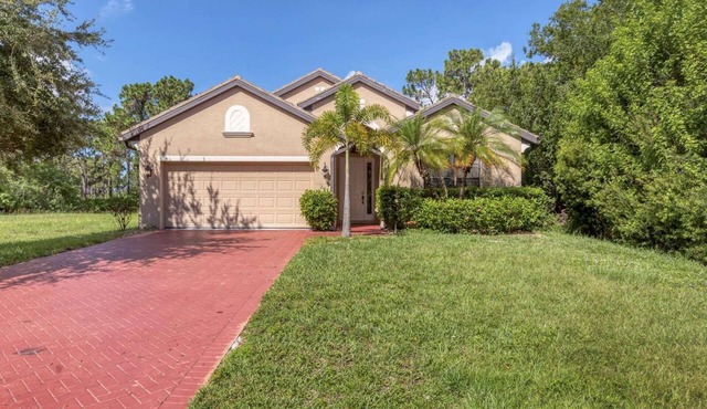 Rotunda West 3 Bedroom Home w Pool/Bikes/Dog friendly