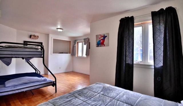 "Rustic country farm 5 min. from Magog Lake, commerce and highway.